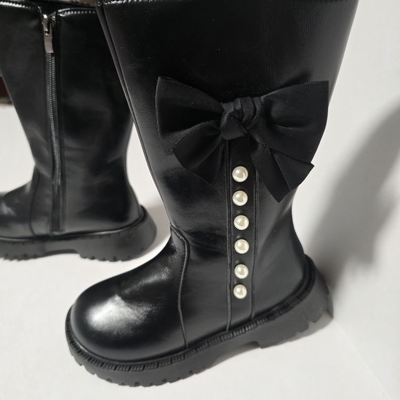 NWOT Girls' Black Boots with Bow and Pearl Detail, Size 32 (US 13) - Picture 5 of 11
